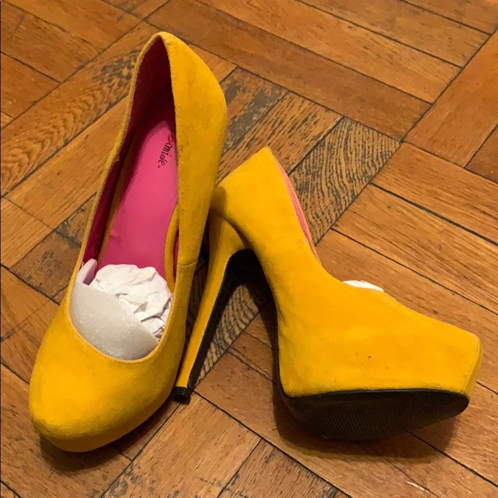 New pumps! Never used!
